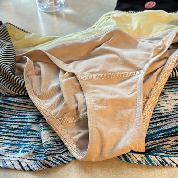 LULULEMON SPEED UP SHORTS - Picture 6 of 6